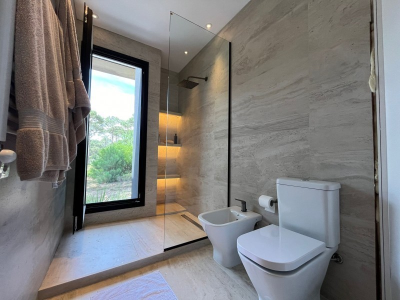 Casa en venta y alquiler en Barrio Privado La Barra